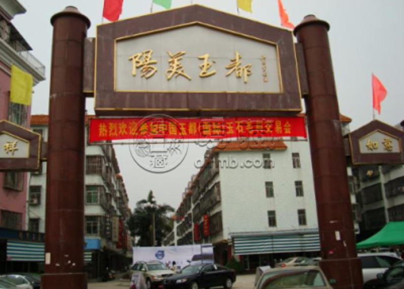 时尚新宠：和田玉吊坠引领潮流
